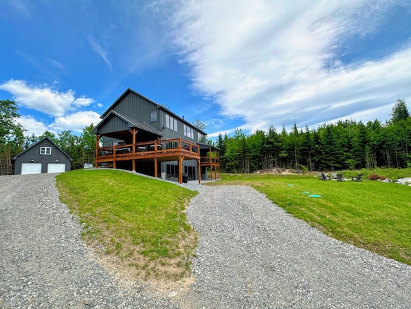 Beautiful newly constructed modern home with privacy, mountain views, and so much more!