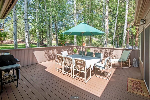 Large and lovely patio. Gas Barbecue included.