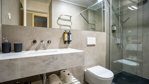 Pamper yourself in our sleek bathroom. A modern shower, plush towels, and premium amenities elevate your daily routine. #Modern #Airbnb