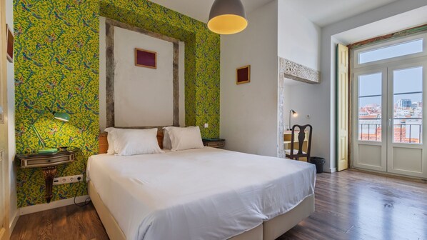 A bright and vibrant bedroom with unique decor and large windows for natural light.
#comfort #relax #decor #portugal #pt #lisbon