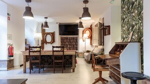 Experience the warmth of this uniquely decorated room.
#design #art #decor #portugal #pt #lisbon