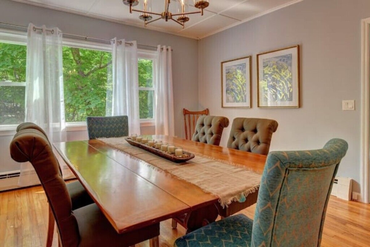 Colonial House, w/Yard,7min walk to Downtown Lenox