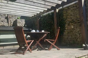 Patio/outdoor seating