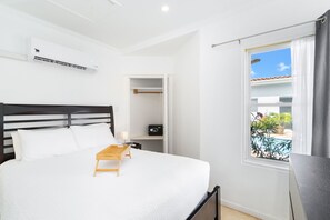Modern Bedroom of the Apartment in Noord Aruba - Smart TV and Netflix - Bedroom with a cozy ambiance, blending comfort and aesthetics - Stunning pool Views - Smart use of space with efficient storage solutions