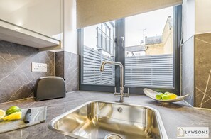 Kitchen (2)