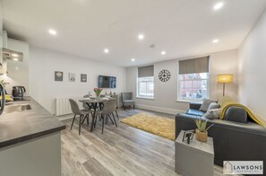 Kitchen/dining/living room (1)