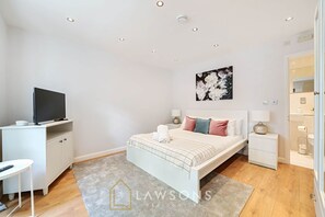 En suite bedroom (3)