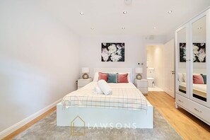 En suite bedroom (2)
