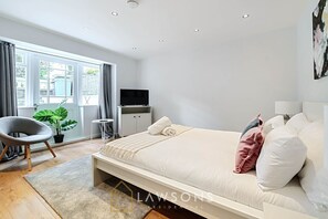 En suite bedroom (1)