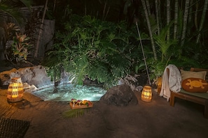 Bain à remous extérieur