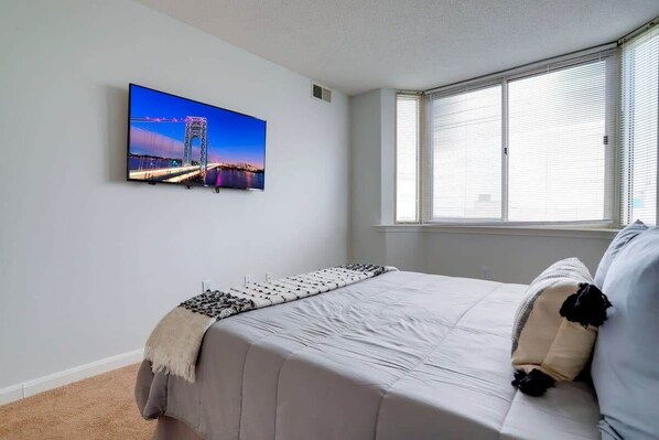 Bedroom, Queen size Bed