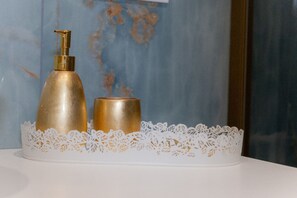 Bathroom amenities