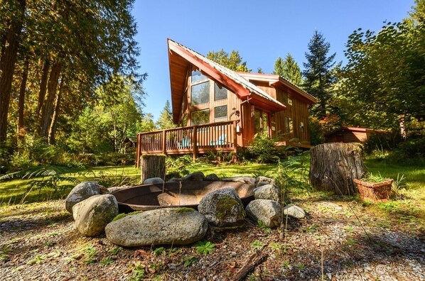 Welcome to the Cascade River Song Cabin