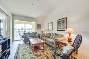Living Room | Smart TV | Central Air Conditioning
