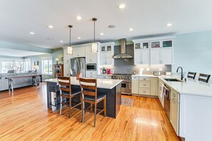 Kitchen | Drip Coffee Maker | Dishwasher | Cooking Utensils | Upper Level