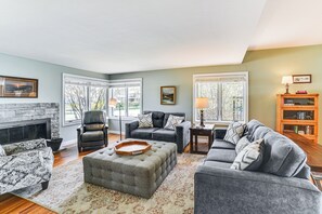 Sitting Room | Free WiFI | Central A/C & Heating | Upper Level
