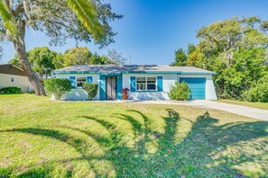 Single-Story House | Self Check-In | 3 Mi to Weeki Wachee Springs State Park