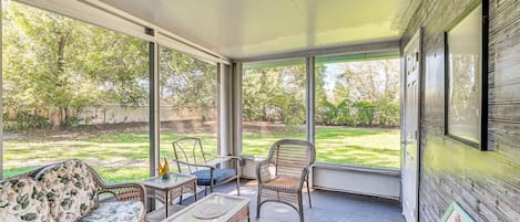 Spring Hill Vacation Rental | 2BR | 1BA | 910 Sq Ft | Step-Free Access