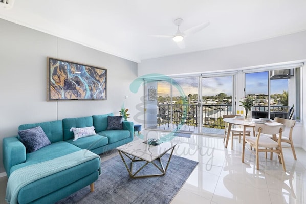 Zen Marina: Bayview ~ Balcony ~ Executive Suite- Breathtaking views to start and end your day
