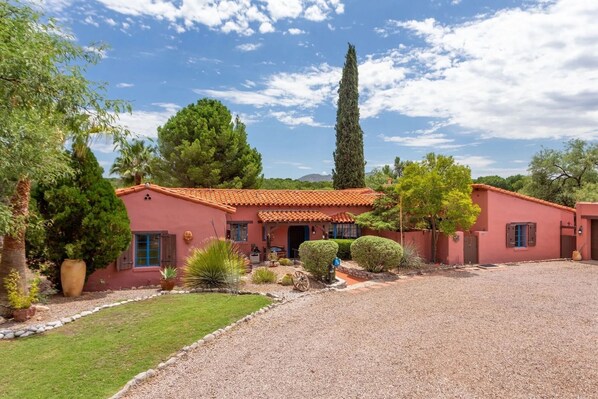 Valle Verde Ranch House - 3 beds, 3 baths