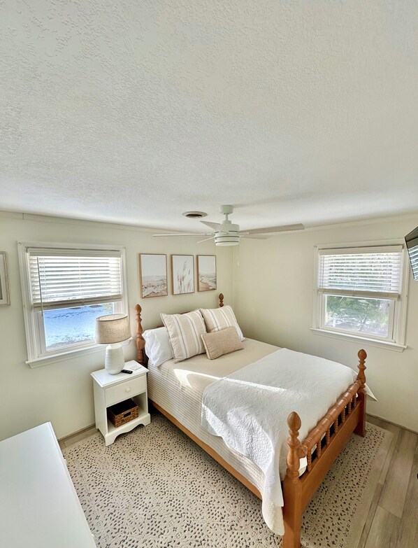Master (Queen bed) with attached full bath (standup shower) ceiling fan, roku tv