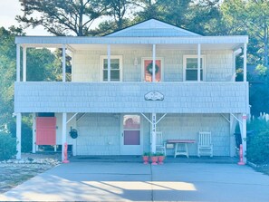 Be Still & Know 3BR/2BA + large outdoor shower.