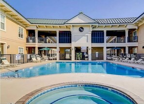Roof Top Pool & Hot Tub