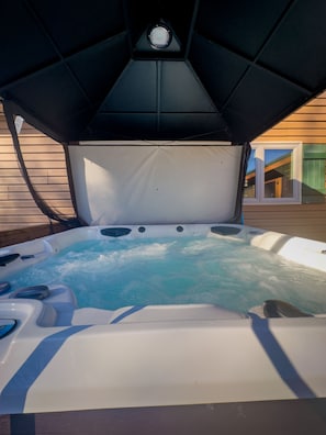 Bain à remous extérieur