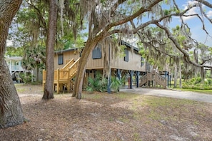 Front / Driveway