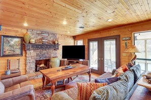 Living Room | Fireplace | Smart TV | Water Views | 2nd Floor