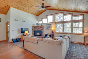 Living Room | Smart TV | Fireplace | 2nd Floor