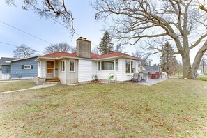 2-Story House | In-Unit Laundry | 0.7 Mi to Fifth Avenue Beach