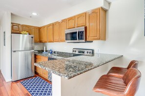 Kitchen | Single-Story Unit | 3rd-Floor Condo | Central A/C