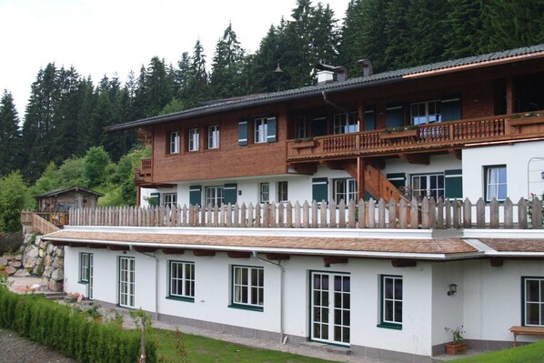 Außenseite Ferienhaus [Sommer]