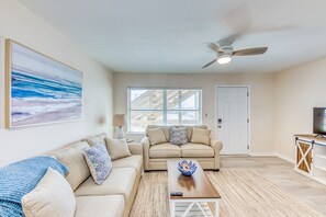 Living room with Smart TV so you can watch all your favorite shows. 