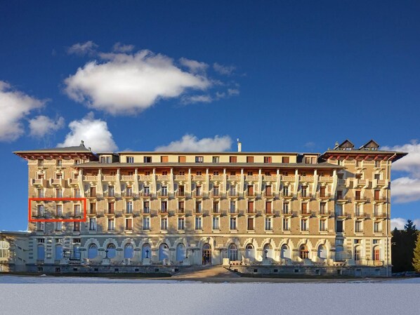Bienvenue au Grand Hôtel de Font Romeu Appartement familial de 80m2 plein sud au 2éme étage avec ascenseur.