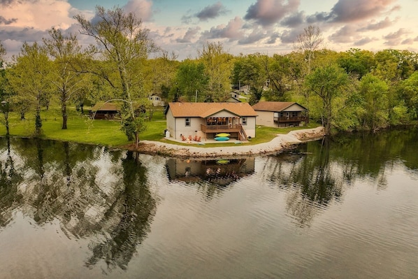 Lake Front Luxury! Spend your vacation looking at nothing but water and the ozark mountains beyond.