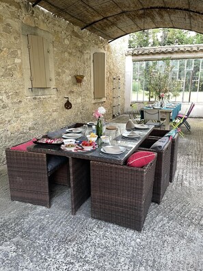 Outdoor dining