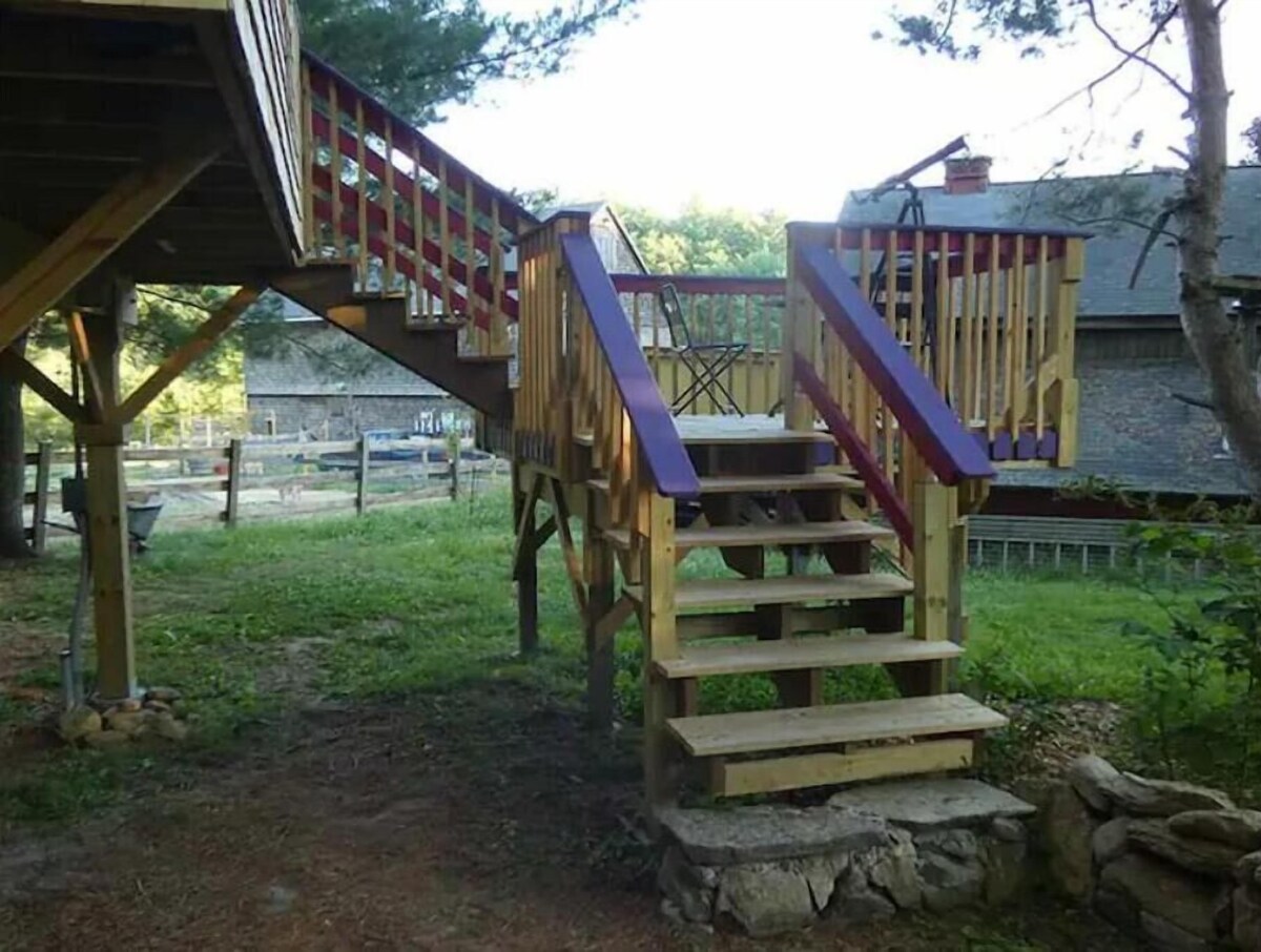 The Tree House at Underhill Hollow