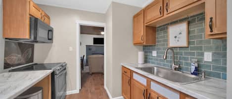 Plenty of counter space to cook for a group of 6!