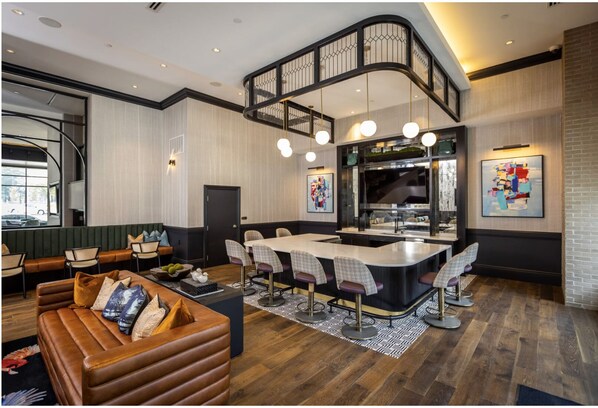 Lobby-lounge