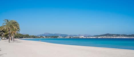 Appartement sur la plage d'Alcudia Ă Majorque.