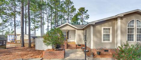 Cameron Vacation Rental | 2BR | 1BA | 537 Sq Ft | Step-Free Access w/ Ramp