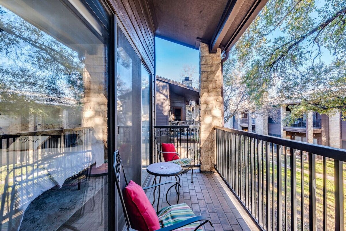 Comal Condo – Riverfont Complex Across from Schlitterbahn