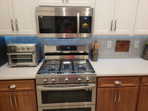 all brand new appliances, gas range , very clean