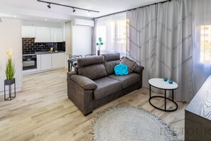 Communal lounge/ TV room,Kitchen or kitchenette,Living room,Dining area
