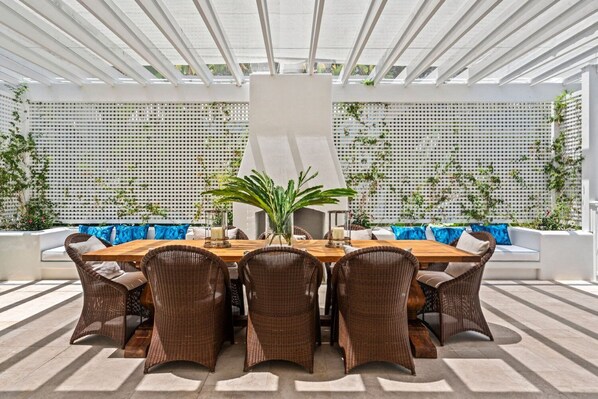 Outdoor dining