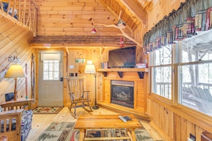 Living Room | Fireplace | Smart TV | Free WiFi | Full Futon | Main Level