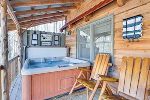 Covered Deck | Private Hot Tub