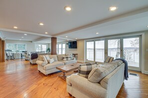 Living Room | 1st Floor | Smart TV | Wood-Burning Fireplace